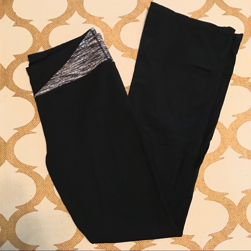 Black yoga pants! L